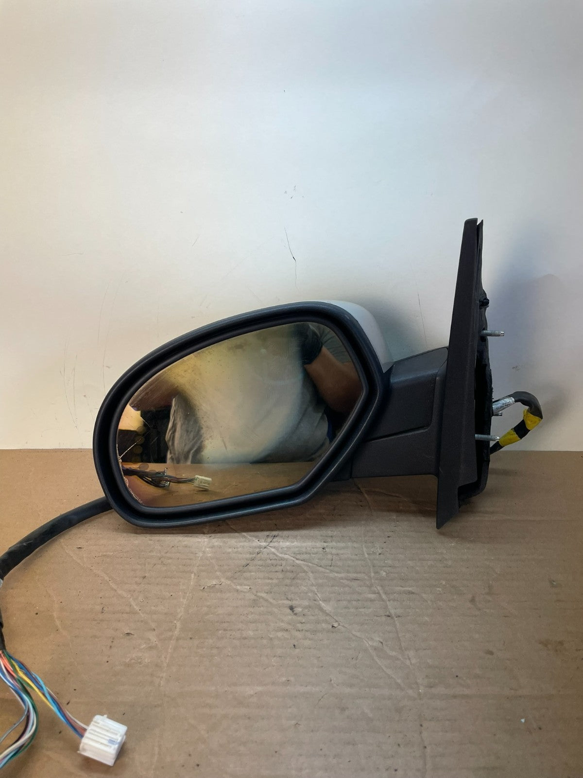 2007 to 2013 Chevrolet Tahoe Silverado Suburban Left Driver Mirror AG9892 DW8