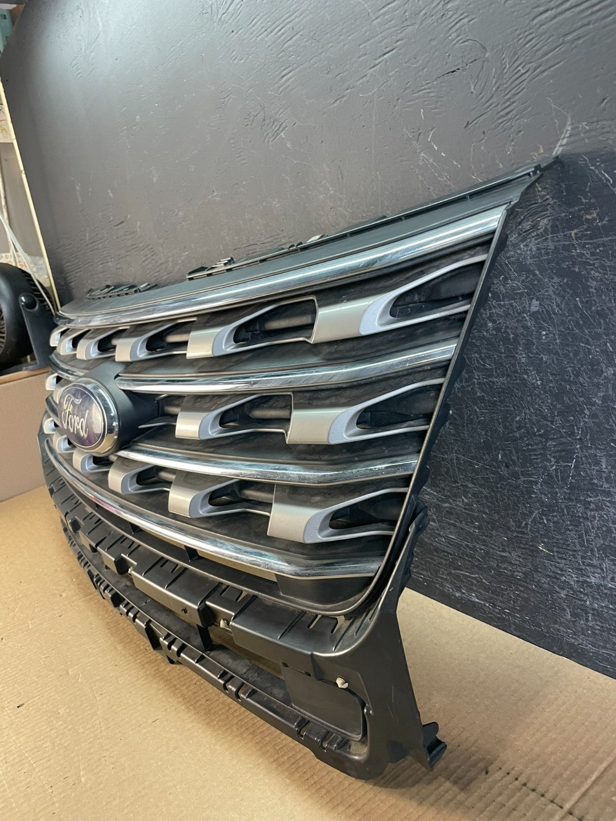 2016 2017 2018 Ford Explorer Upper Front Grill Grille AF3751 DG1