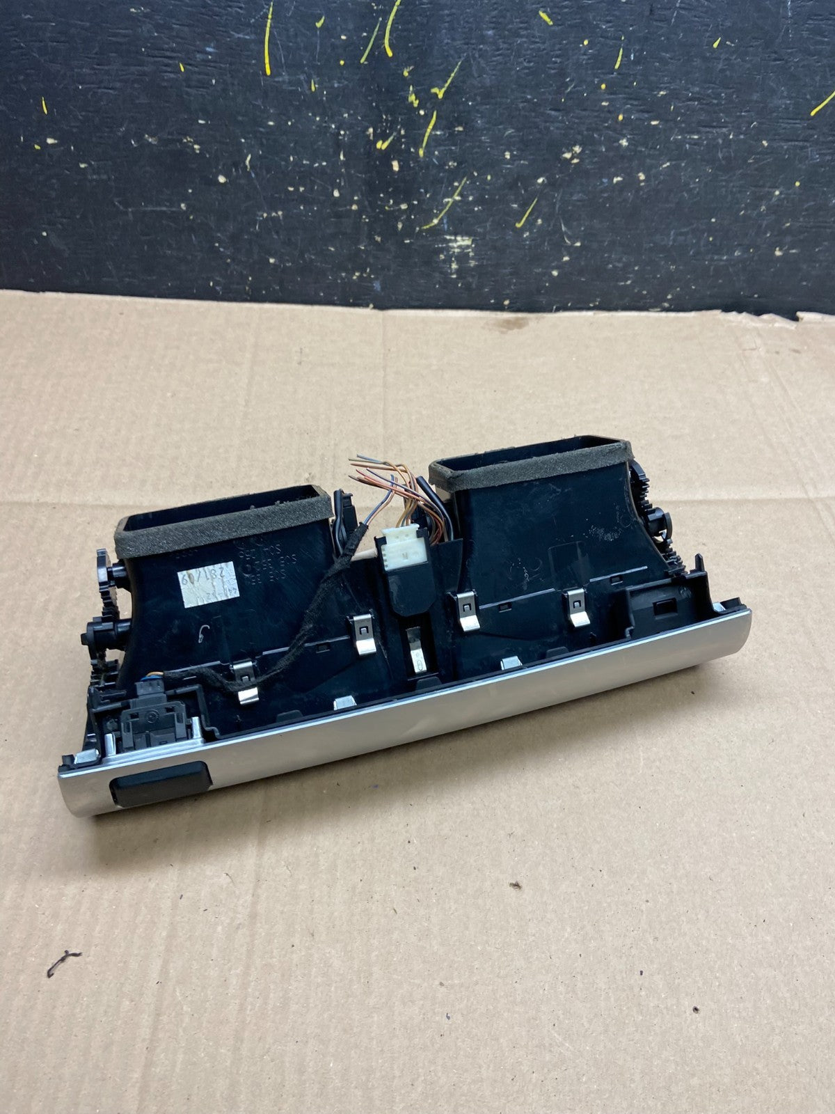 2007 to 2013 BMW X5 X6 Center Console Dash Air Vent OEM Y2082 DG4