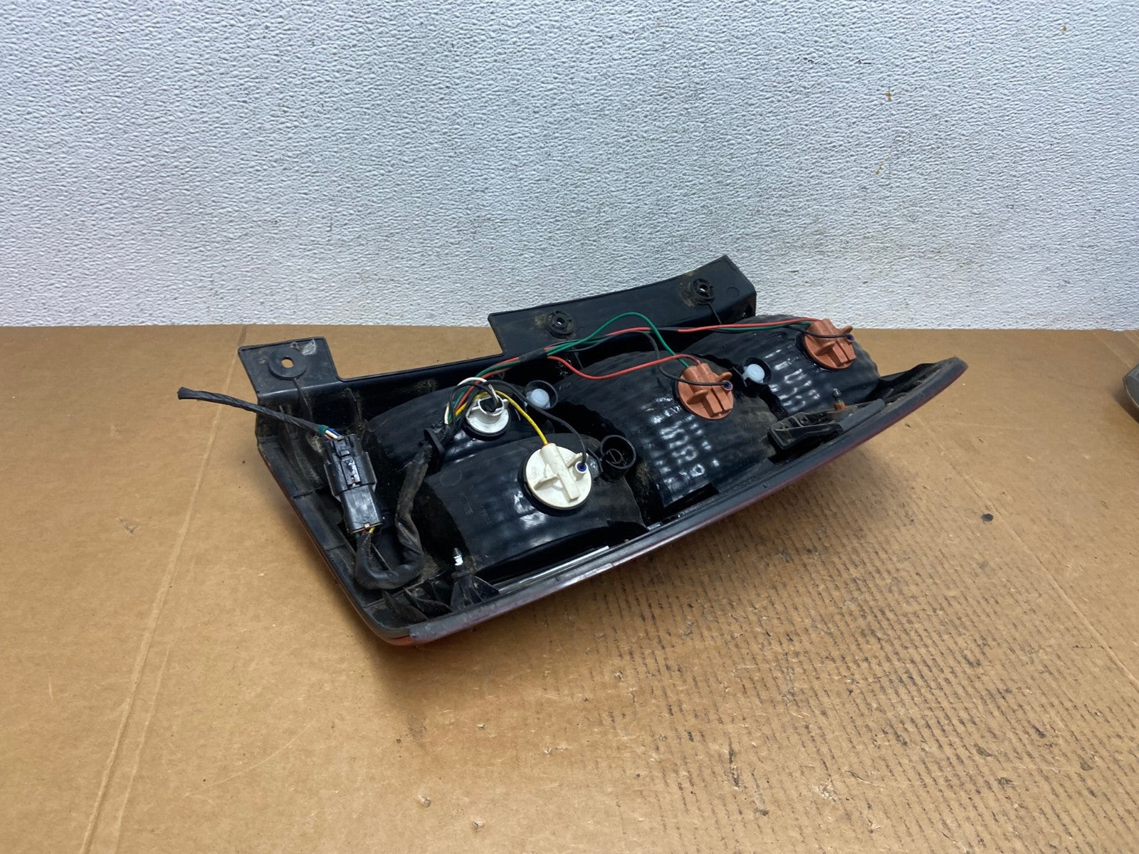 2007 to 2010 Hyundai Entourage Left Driver LH Side Tail Light AE0393 LK4