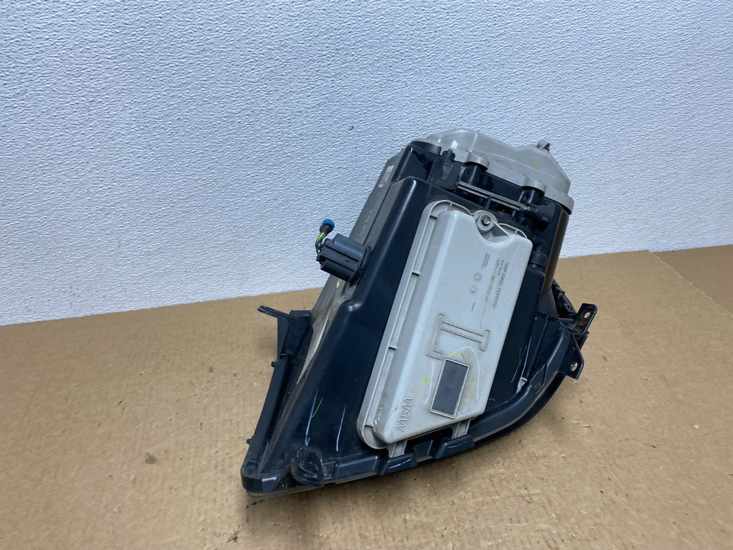 2005 to 2011 Cadillac STS Left Driver LH Side Xenon Headlight OEM AC1039 DW5