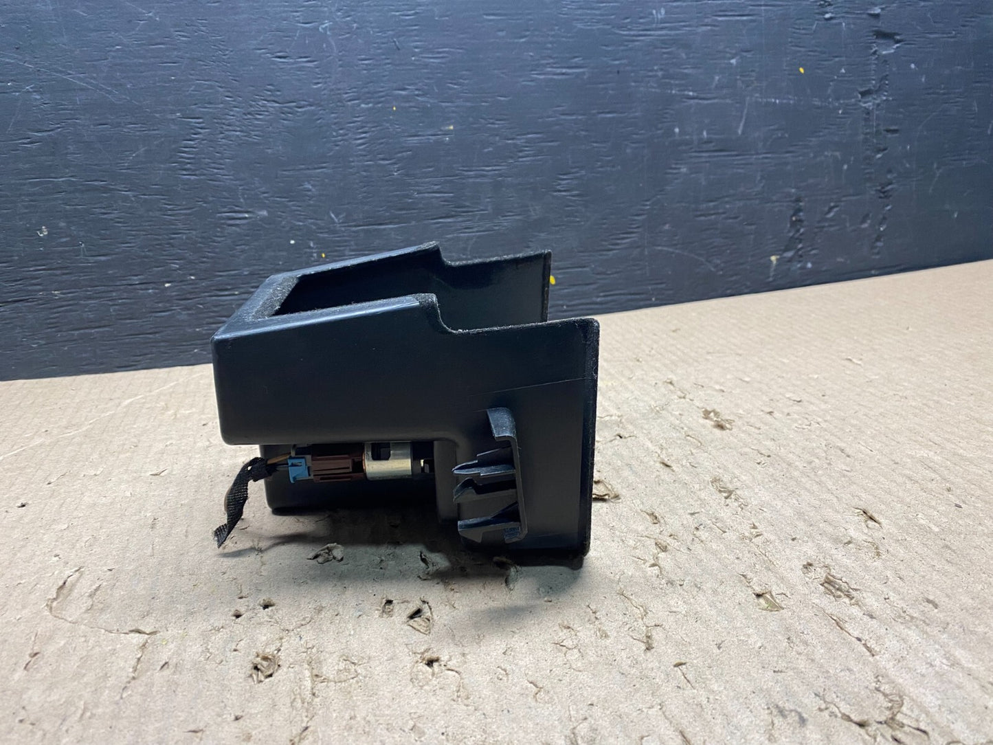 2012 - 2016 Buick Verano Center Console Dash Storage Trim Outlet F9103 DG1 OEM2