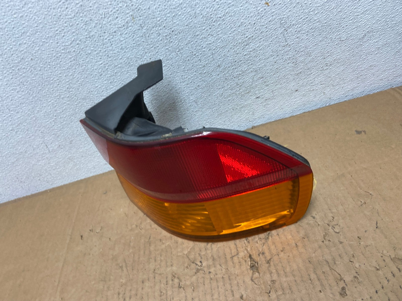 2002 2003 2004 Honda Odyssey Right Passenger Side Tail Light AD1068 LK1