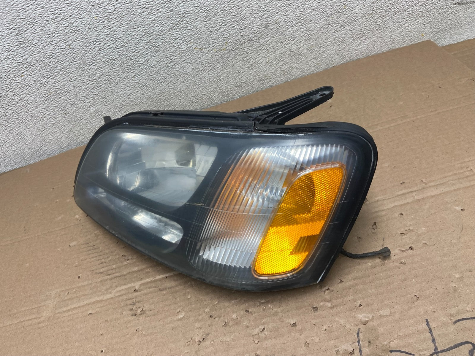 2001-2004 Subaru Legacy Outback Left Driver Lh Side Headlight AB1414 DW1