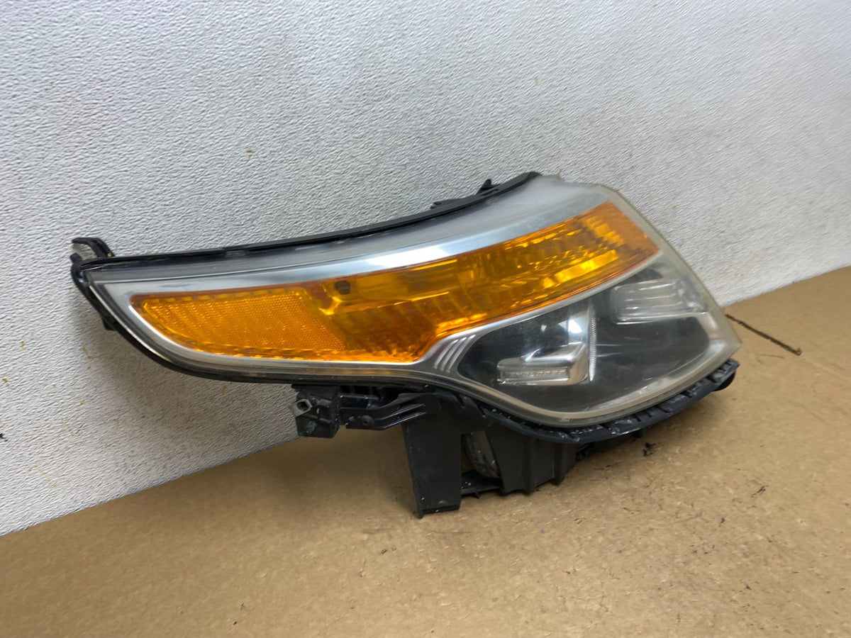 2011 to 2015 Ford Explorer Right Passenger Xenon Headlight AI3606 DW2