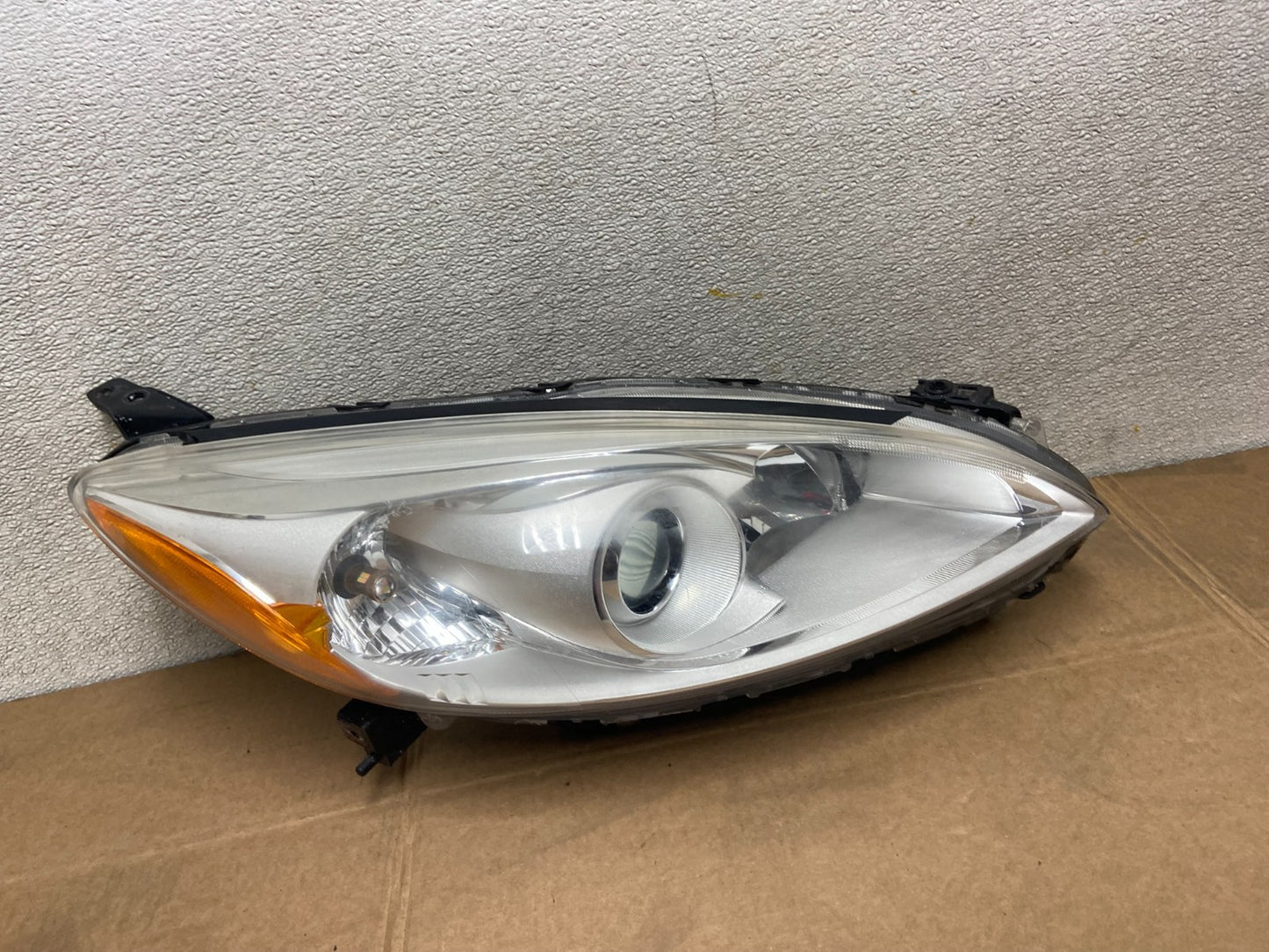 2012-2017 Mazda 5 Right Passenger Rh Side Halogen Headlight OEM Y5068 GD0