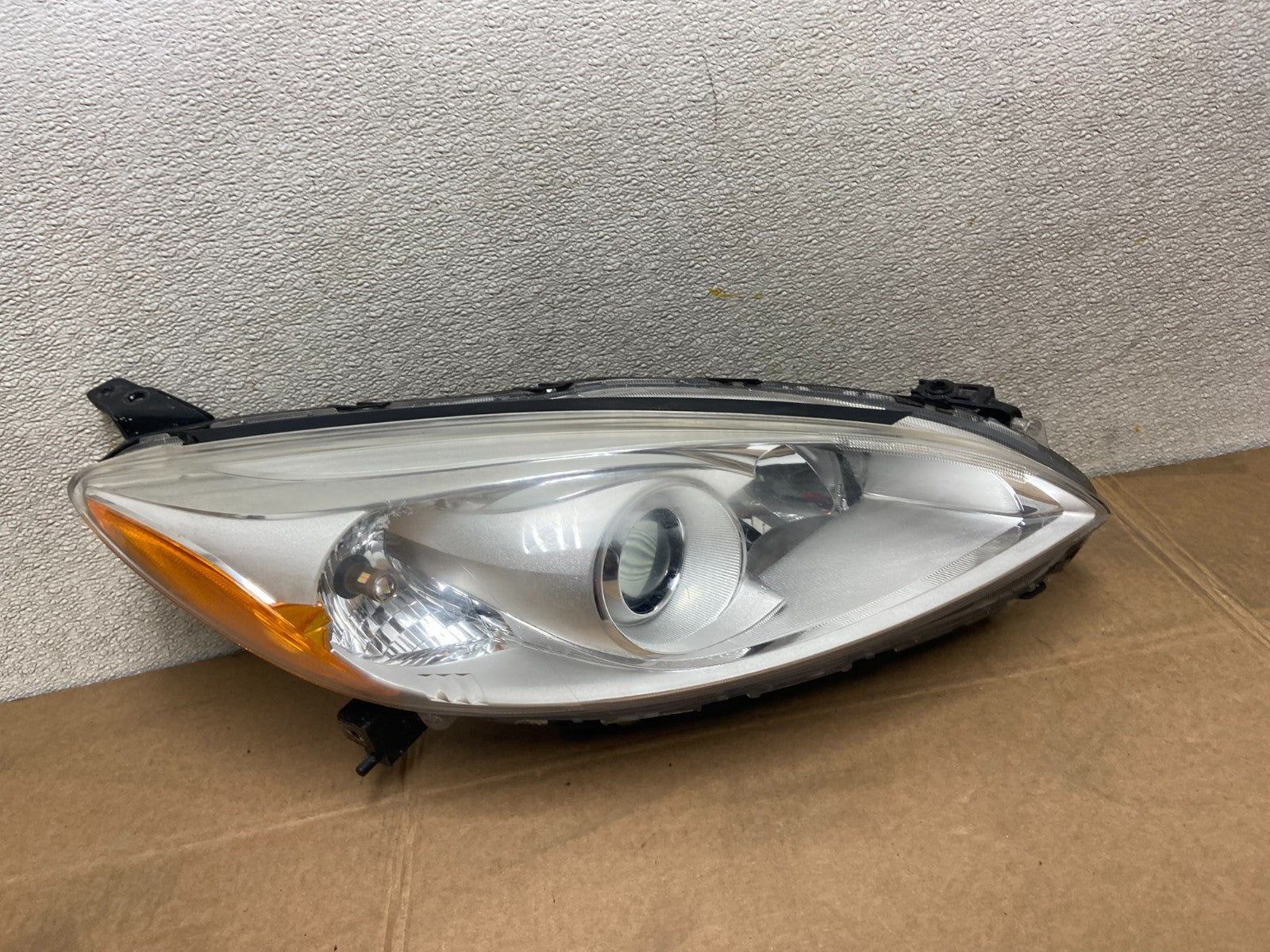 2012-2017 Mazda 5 Right Passenger Rh Side Halogen Headlight OEM Y5068 GD0