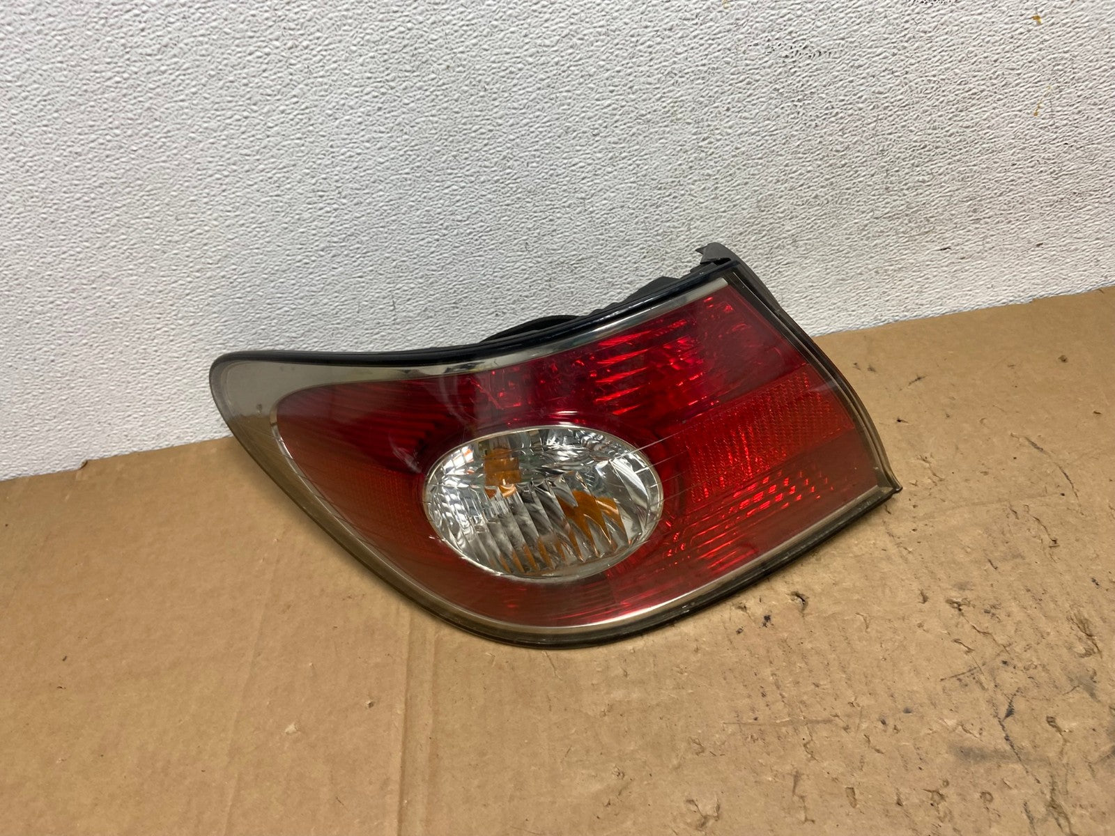 2002 to 2004 Lexus ES300 ES330 Left Driver Side Tail Light AD3077 LK0