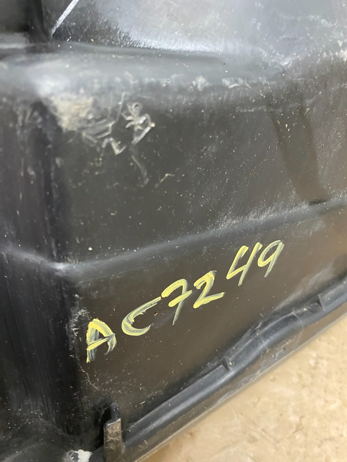 2000 to 2004 Mitsubishi Montero Pajero Right Passenger RH Headlight AC7249 DW9