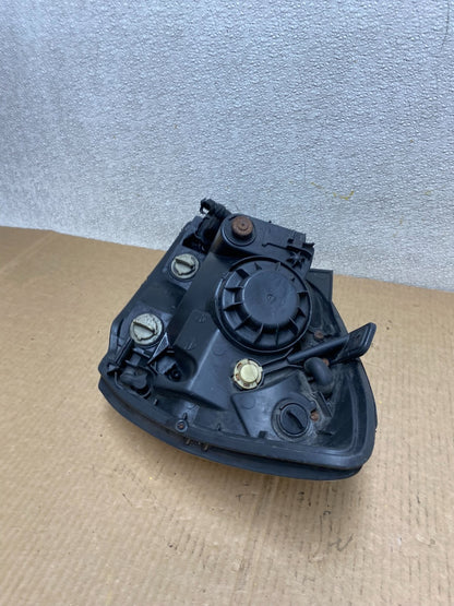 2005 to 2006 Kia Sportage Right Passenger RH Halogen Headlight OEM W3830 DW9