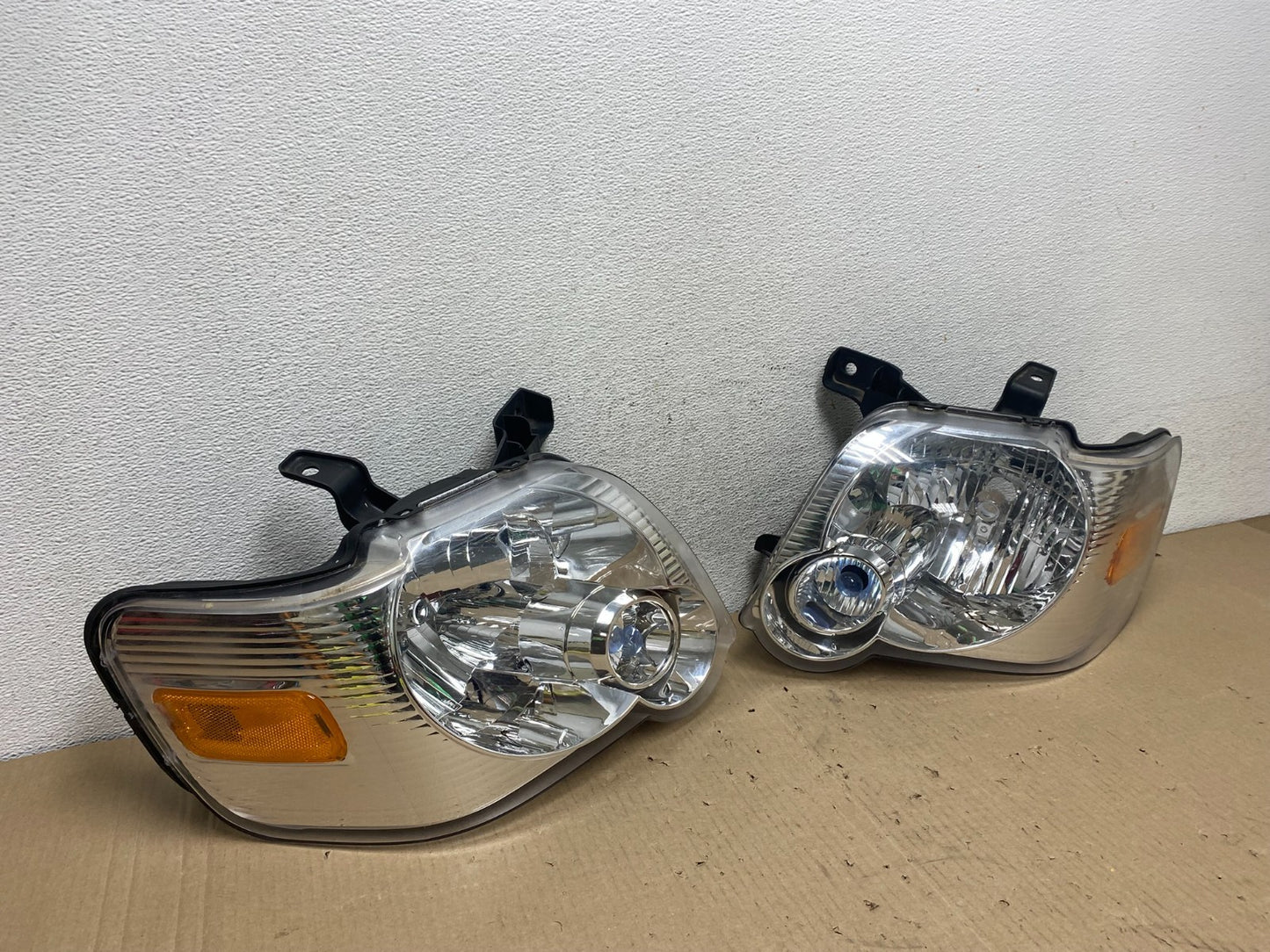 2006 2007 2008 2009 2010 Ford Explorer Left+Right Set Headlights AE9581 DW2