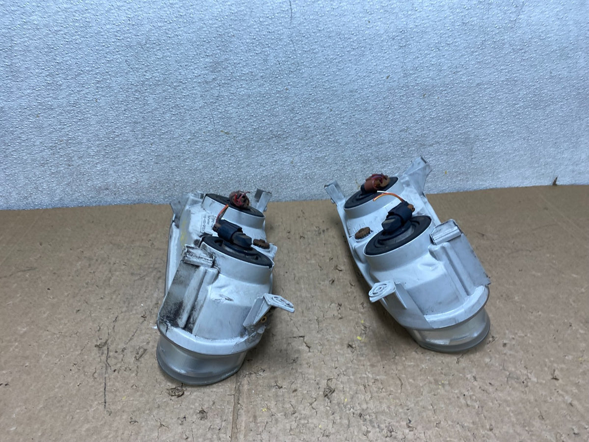 2001-2002 Toyota Corolla Left+Right Side Halogen Headlights V3834 DW10