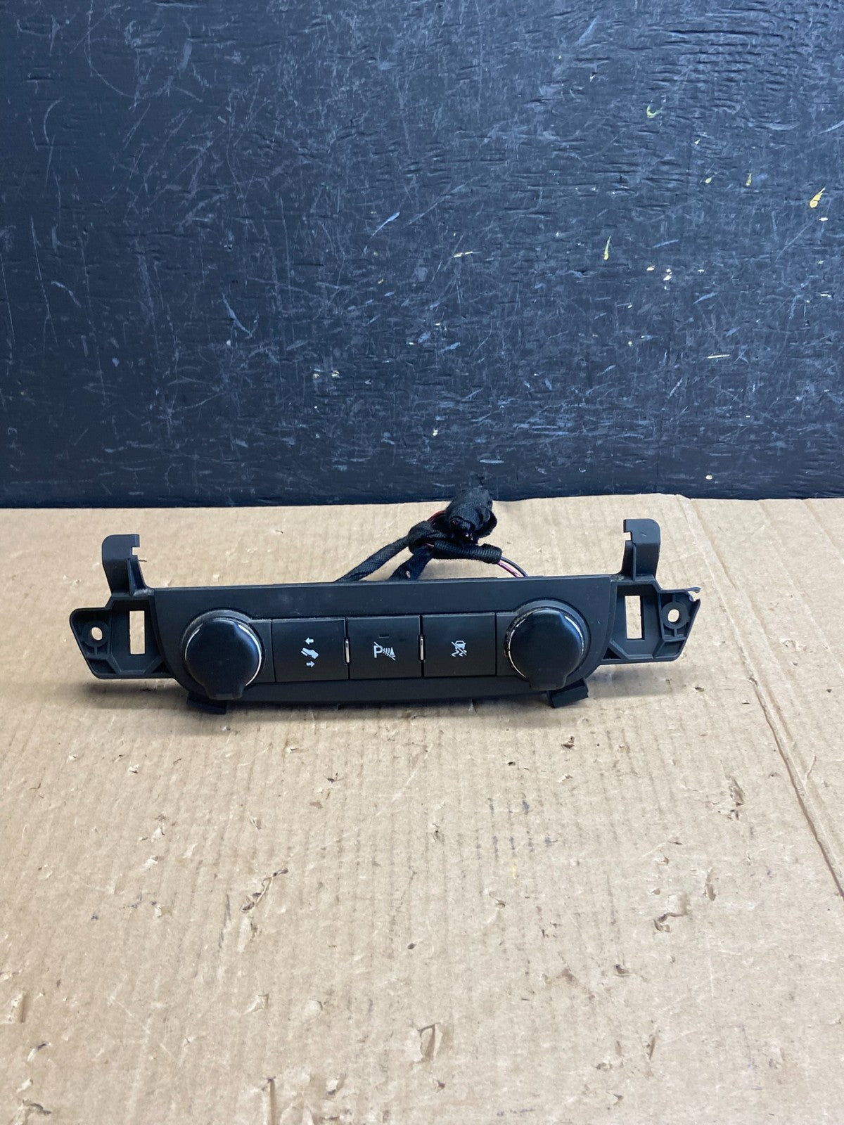 2007 - 2014 Chevrolet Tahoe Yukon Pedal Traction Control Switch ae3852 DG0