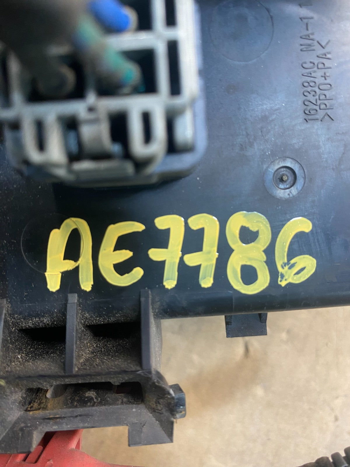 2006 2007 Chrysler 300 Totally Integrated Power Module Fuse Box TIPM AE7786 DW7