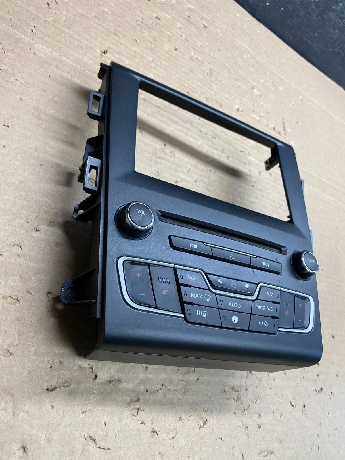 2017 to 2020 Ford Fusion Radio Climate Control A/C Control ag6432 DG3