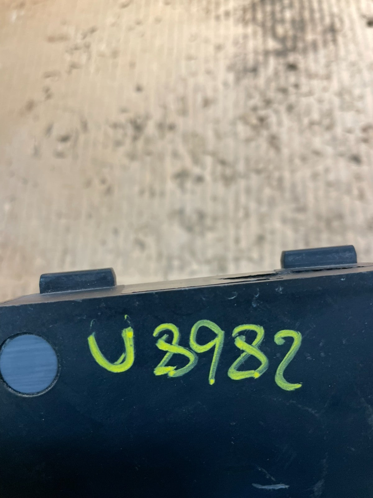 2013 to 2018 Ford Lincoln Rear Radar Blind Spot Module u8982 DG4