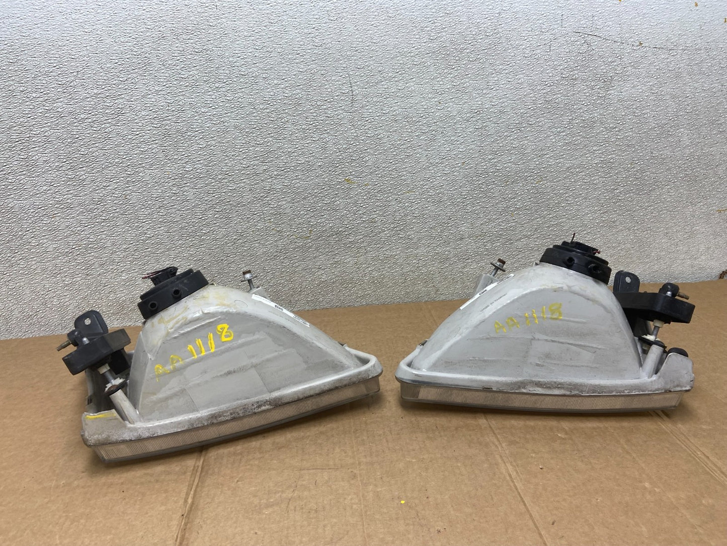 2001 2002 2003 Toyota Sienna Left+Right Side Set Headlights Halogen AA1118 DW6