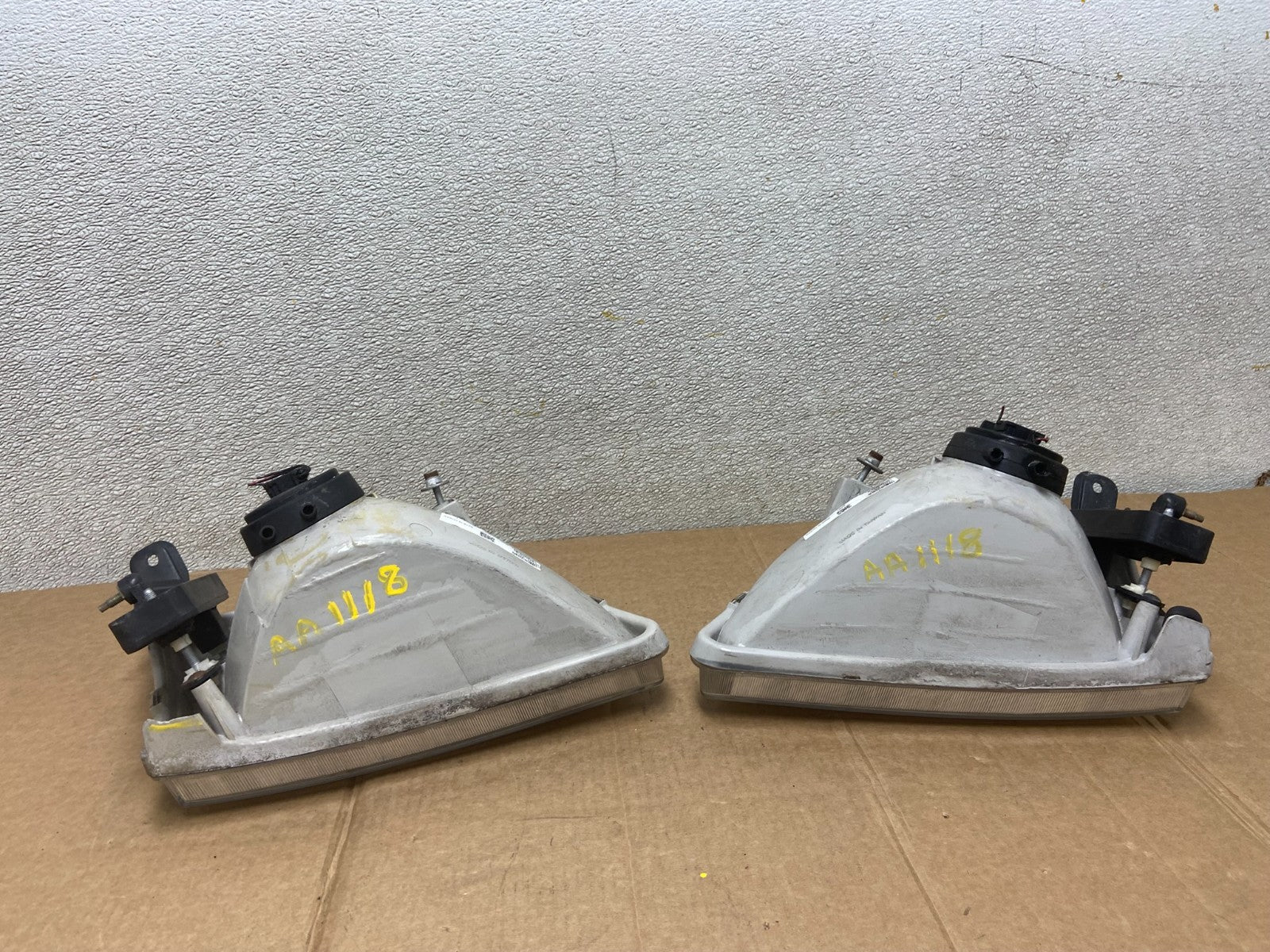 2001 2002 2003 Toyota Sienna Left+Right Side Set Headlights Halogen AA1118 DW6