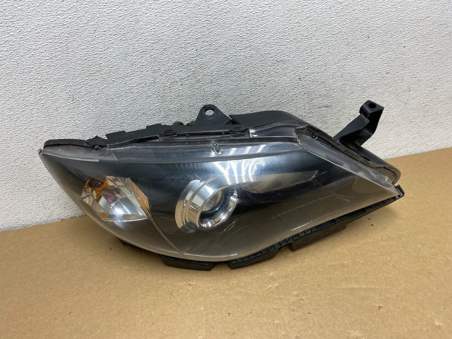 2008 to 2011 Subaru Impreza Right Passenger Side Halogen Headlight AF7285 DW0
