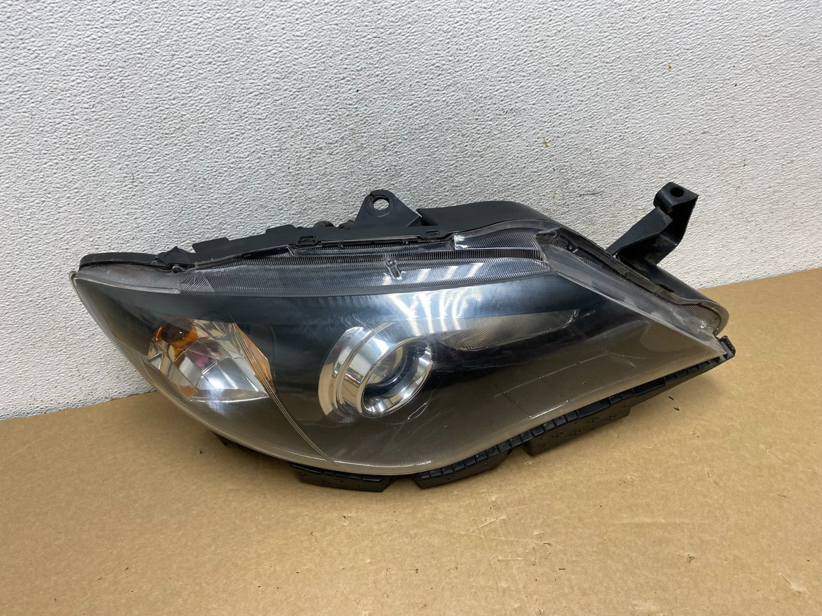 2008 to 2011 Subaru Impreza Right Passenger Side Halogen Headlight AF7285 DW0