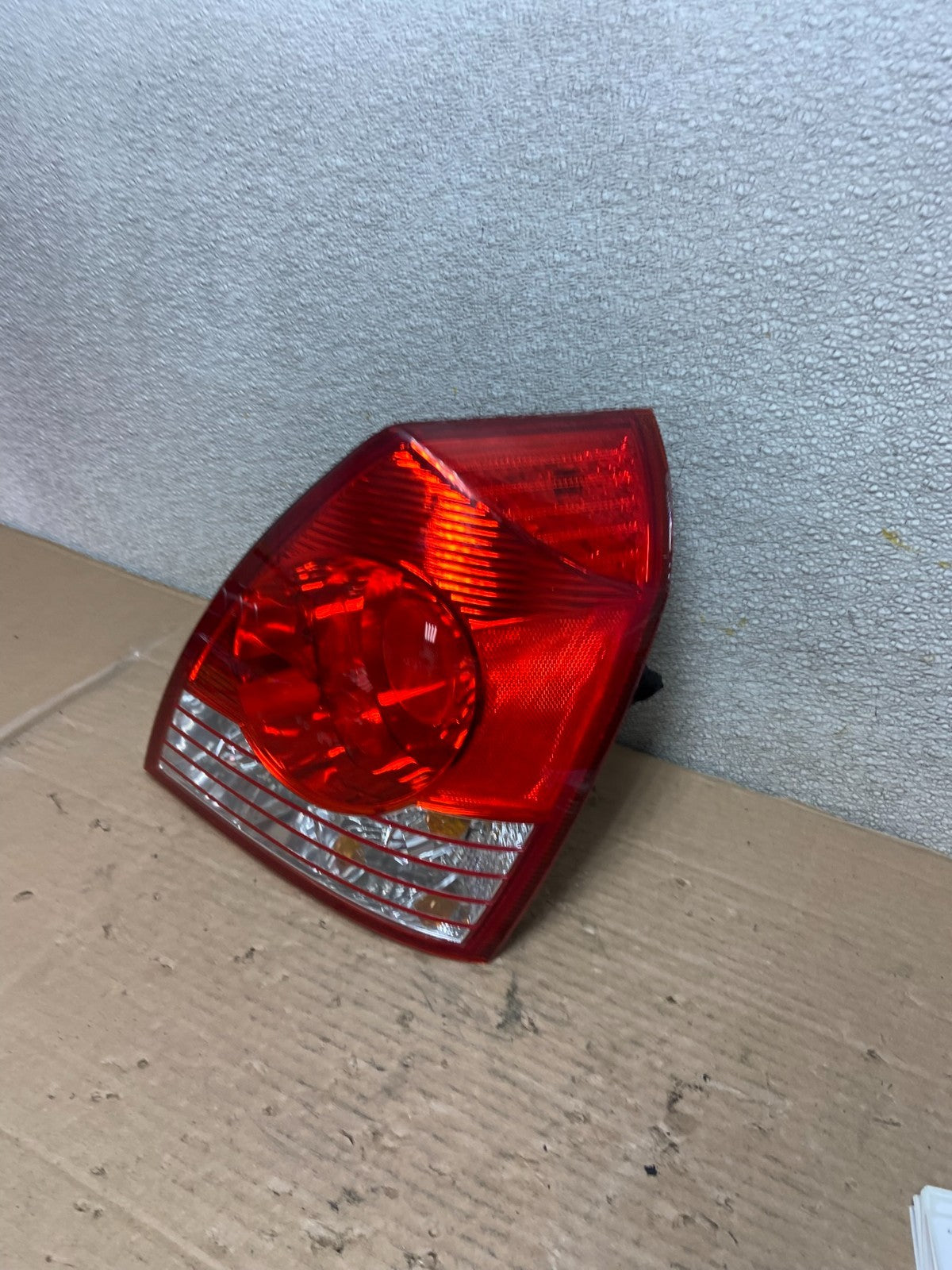 2004 2005 2006 Hyundai Elantra Sedan Right Passenger Tail Light OEM AA9369 LK1