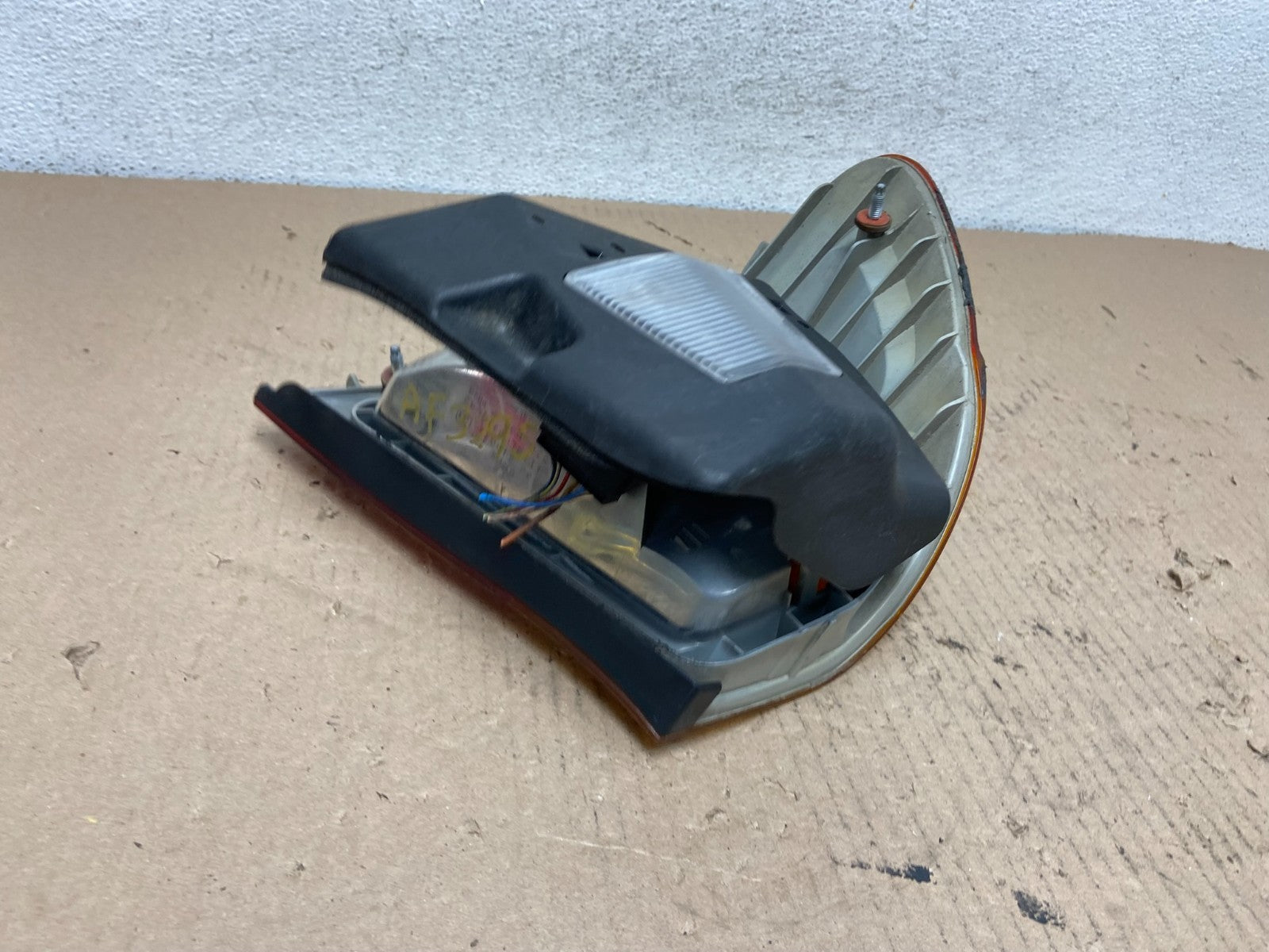 1999-2001 BMW 325i 330i E46 Right Passenger RH Tail Light AF3295 DW3