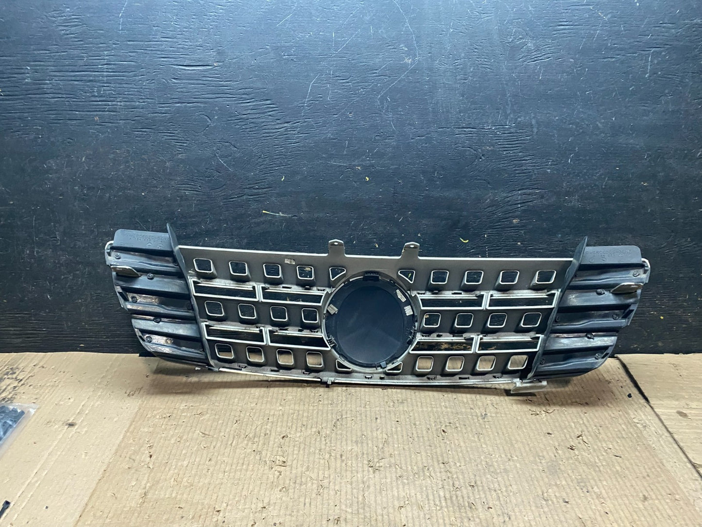 2006 to 2008 Mercedes ML-Class W164 Front Bumper Grille Grill X0090 DG6