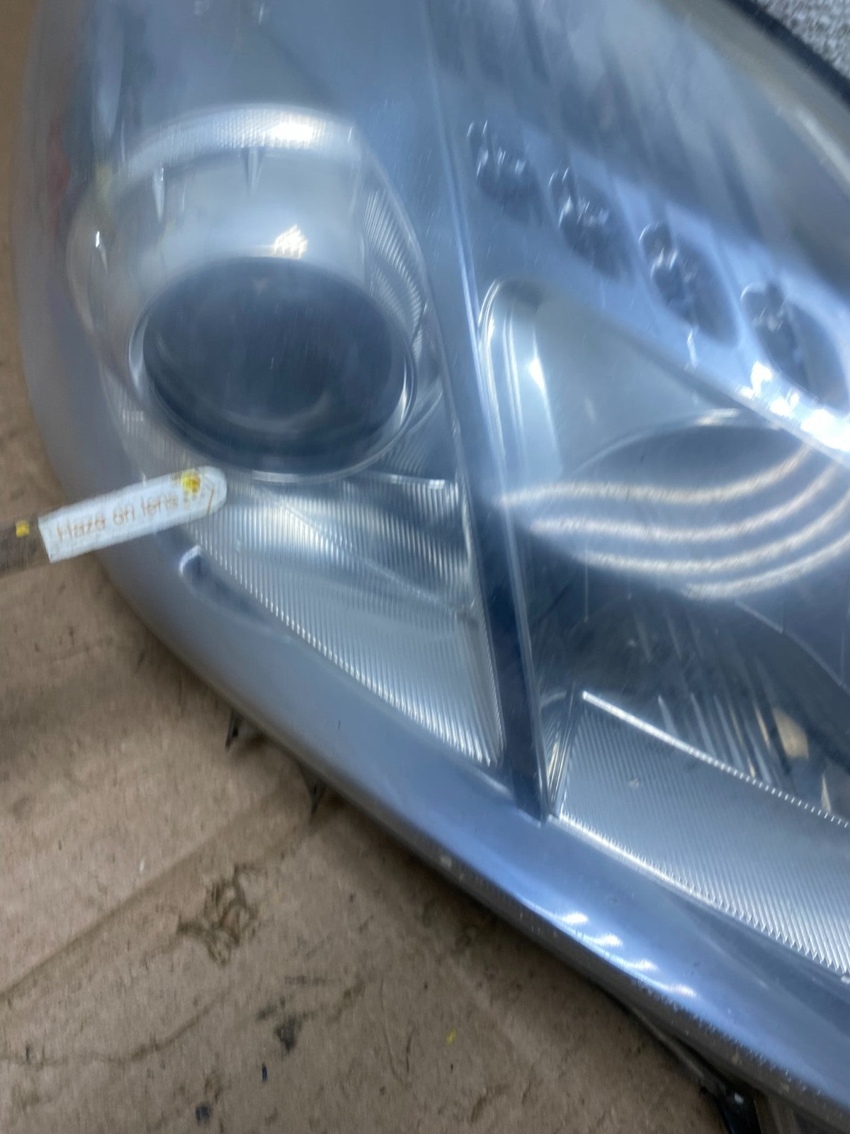 2010 - 2011 Toyota Prius Left+Right Blue Halogen Headlights OEM W2644 DW7