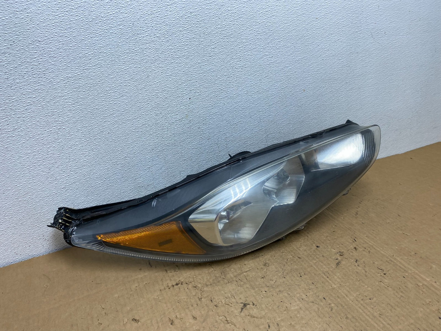 2014 to 2019 Ford Fiesta Right Passenger RH Halogen Headlight AC8139 DW2