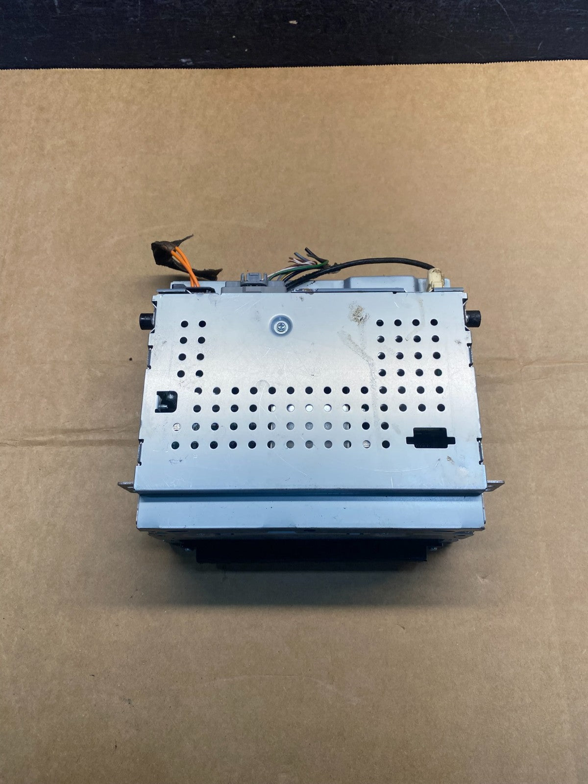 2008 to 2012 Land Rover LR2 6 Disc CD Player Radio Receiver AD73244