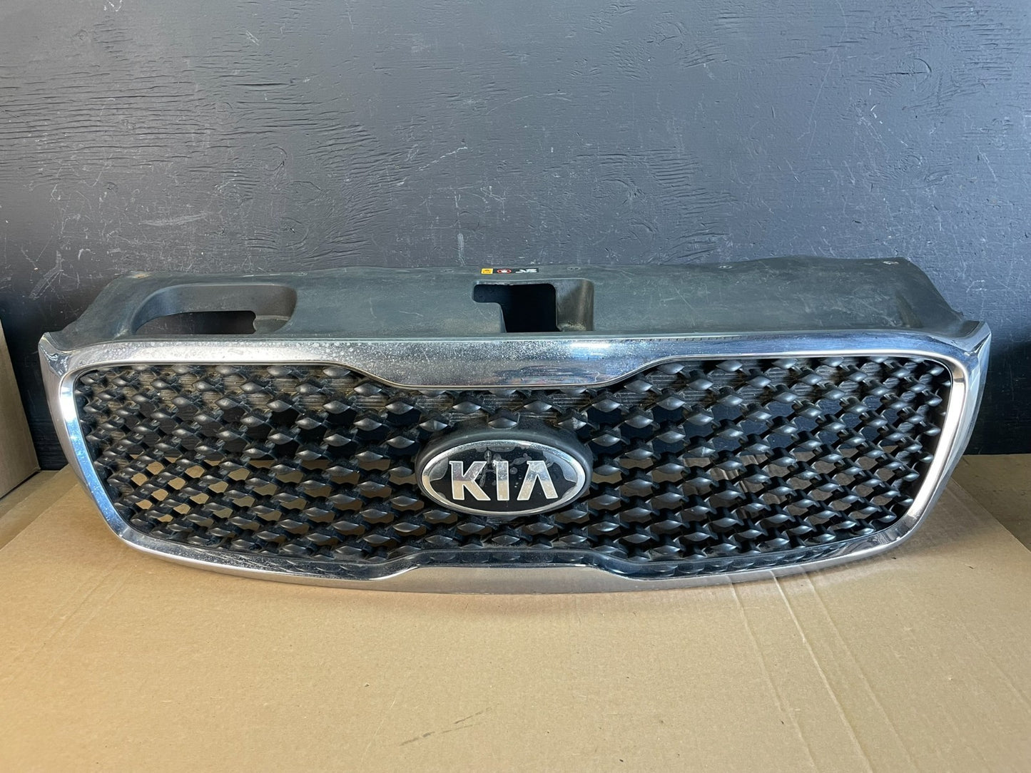 2016 to 2018 Kia Sorento Front Upper Grill Grille AC9945 DW0