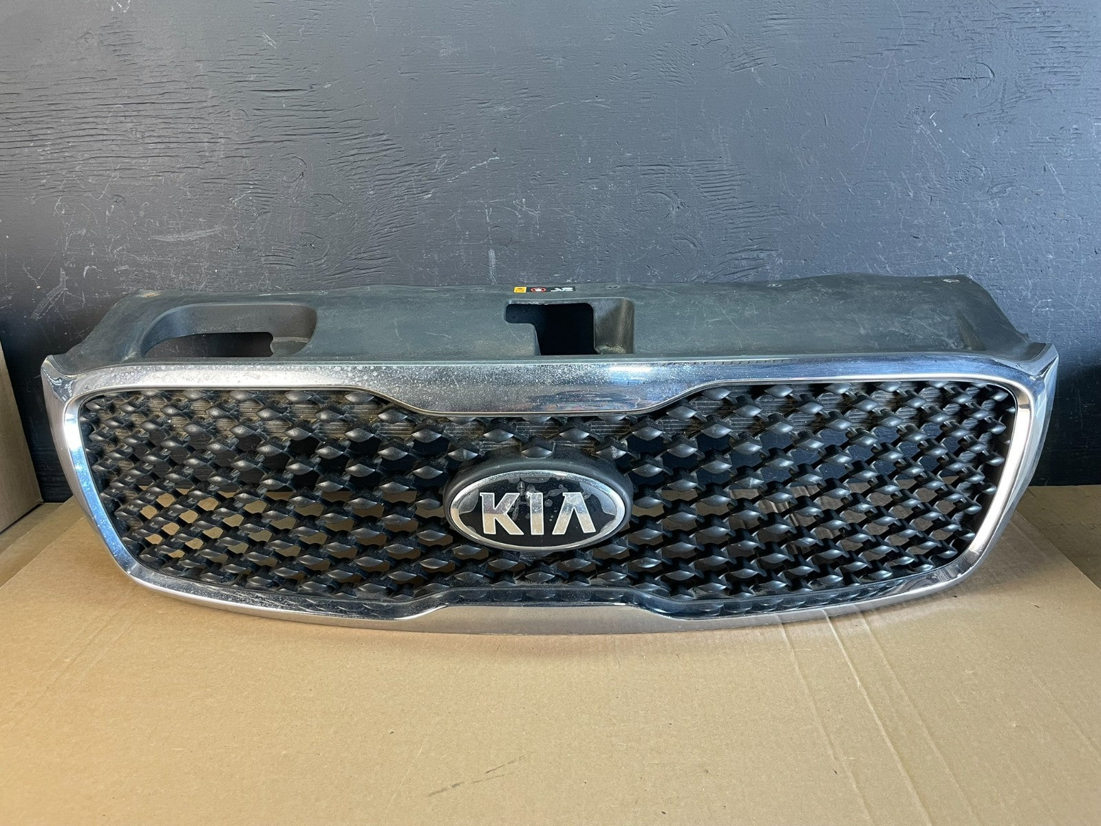 2016 to 2018 Kia Sorento Front Upper Grill Grille AC9945 DW0