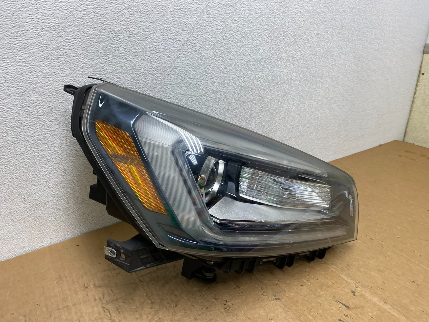 2013-2016 Gmc Acadia Xenon HID Right Passenger RH Side Headlight AD0511 DW2
