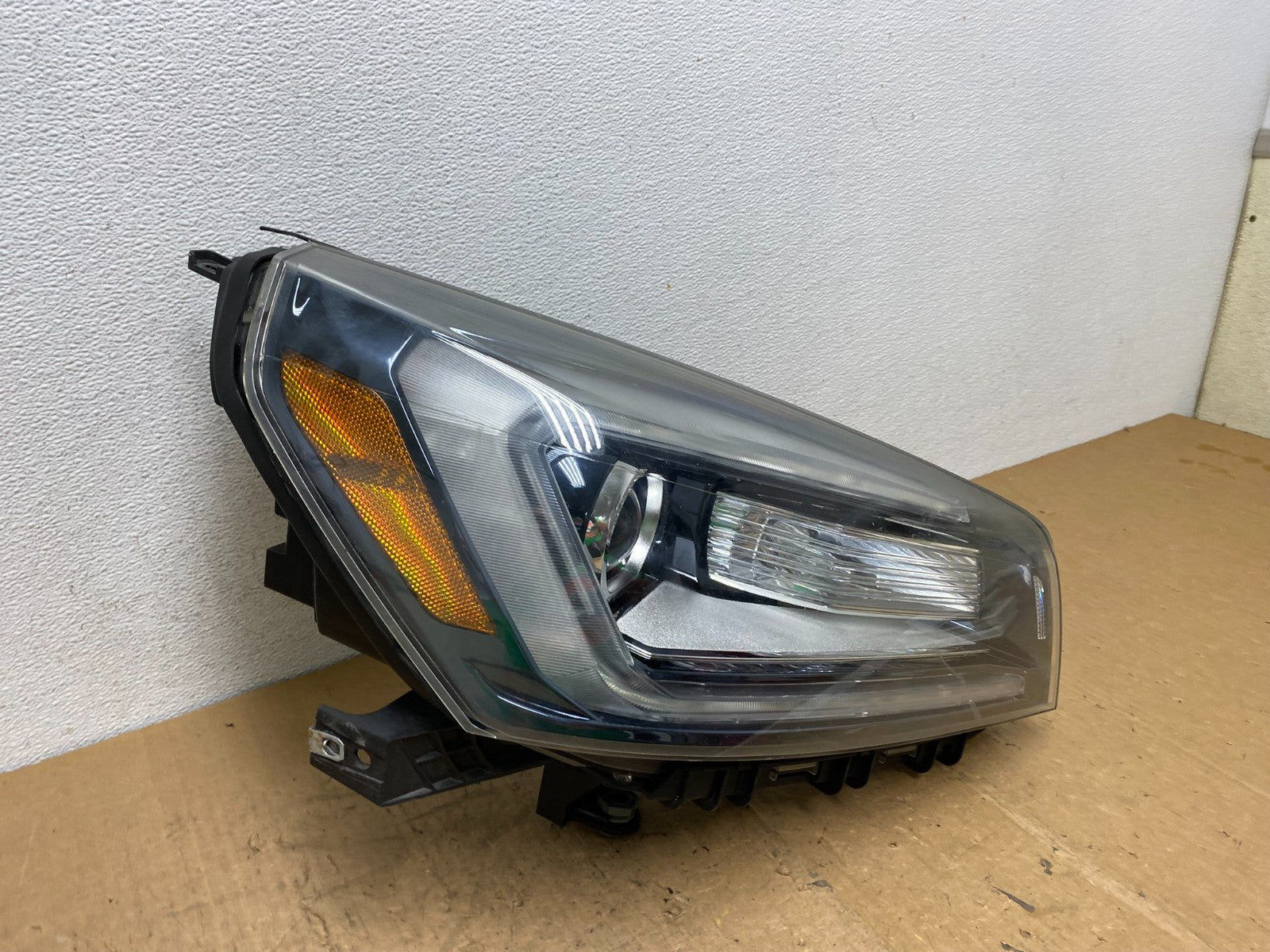 2013-2016 Gmc Acadia Xenon HID Right Passenger RH Side Headlight AD0511 DW2