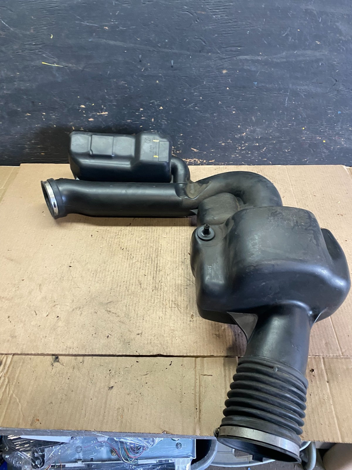 2011 - 2013 Dodge Durango 3.6L Resonator Air Intake Tube S9806 DG6