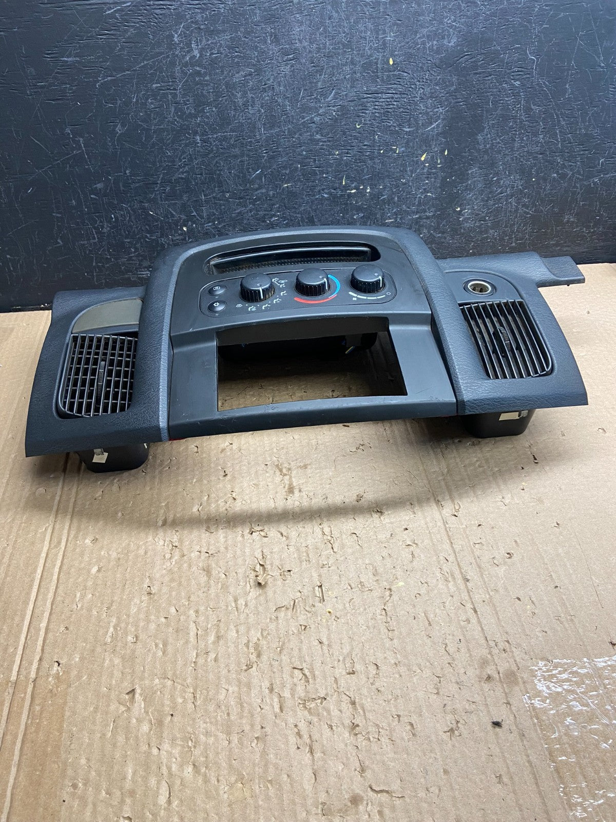 2002 to 2005 Dodge Ram Radio Climate Control Dash Air Vent Bezel Trim af6419 DG3