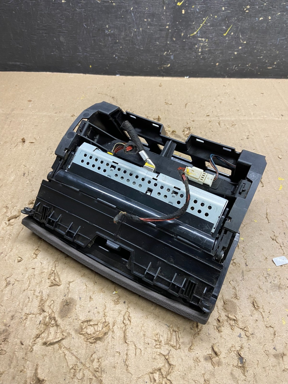 2008-2011 Mercedes W204 C300 Navigation Display Screen Monitor w/Cover U5698 DG5