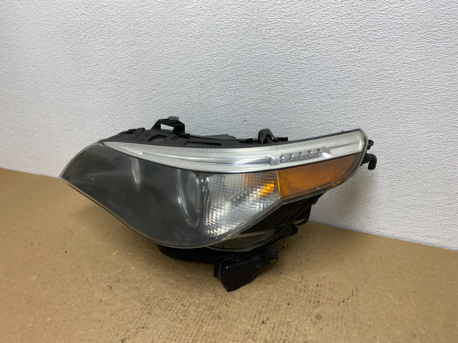 2004 to 2007 BMW 525i 5 Series Headlight Left LH Xenon AFS AC1644 DW1