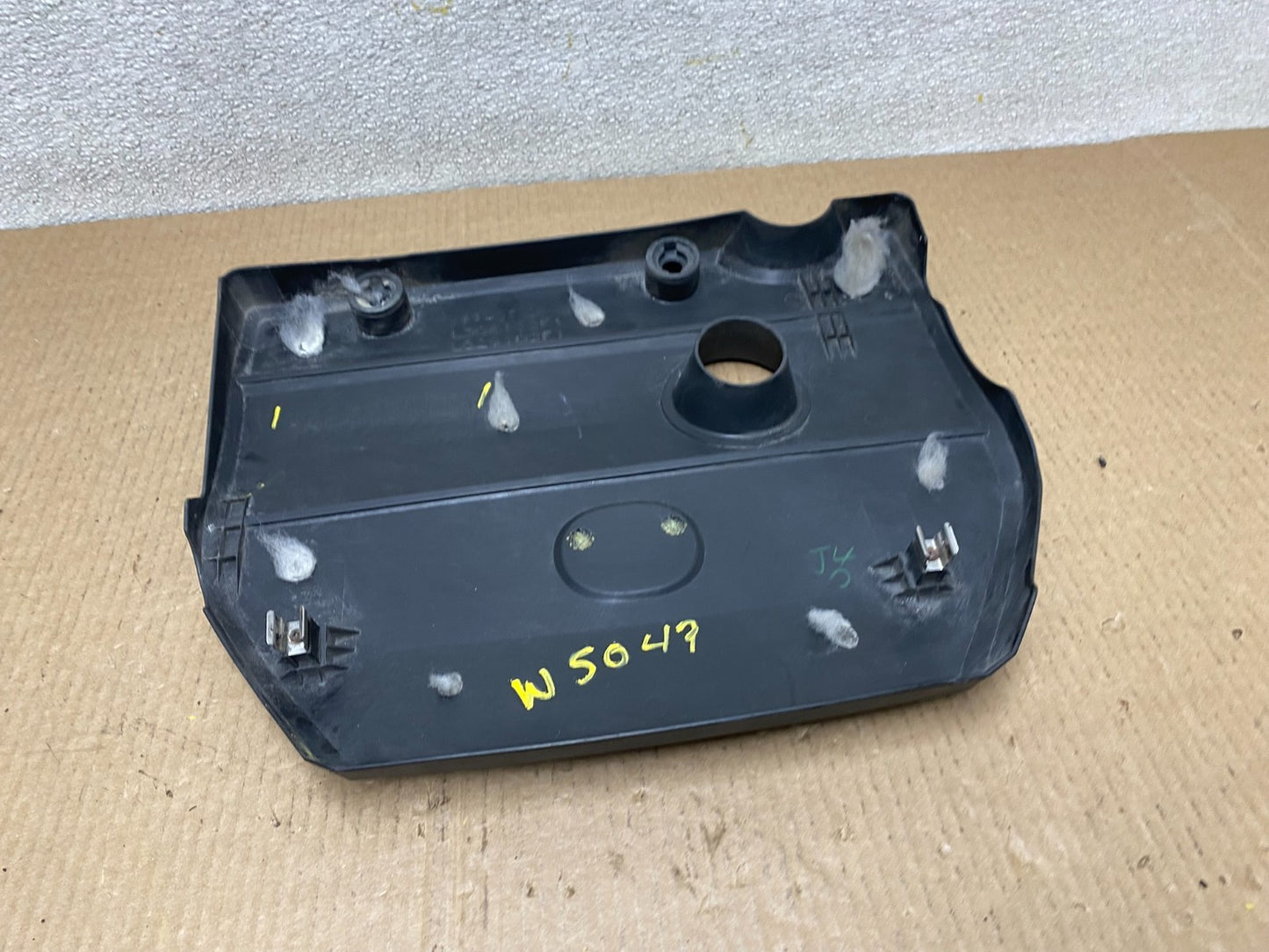2004 to 2009 Mazda 3 DOHC 16 VALVE Engine Shield Top Cover Oem w5047 DG5