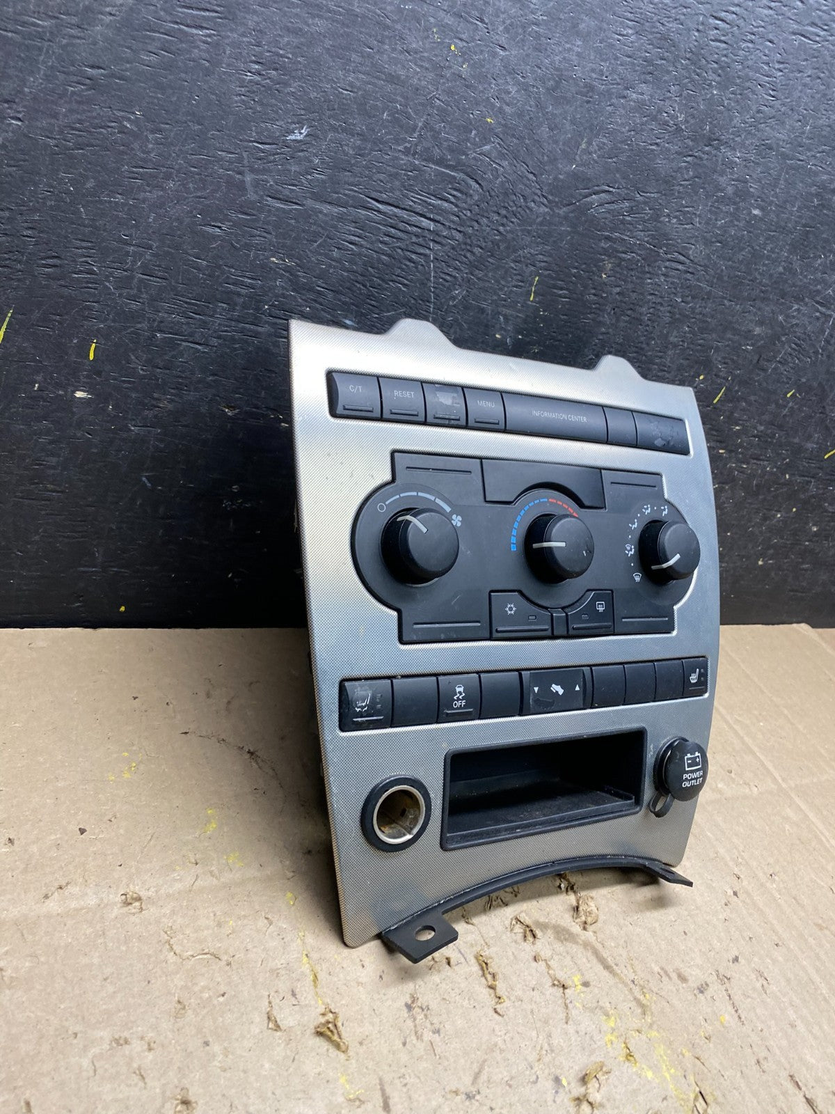 2005 2006 2007 Jeep Commander Grand Cherokee A/C Climate Control Bezel U5338 DG1