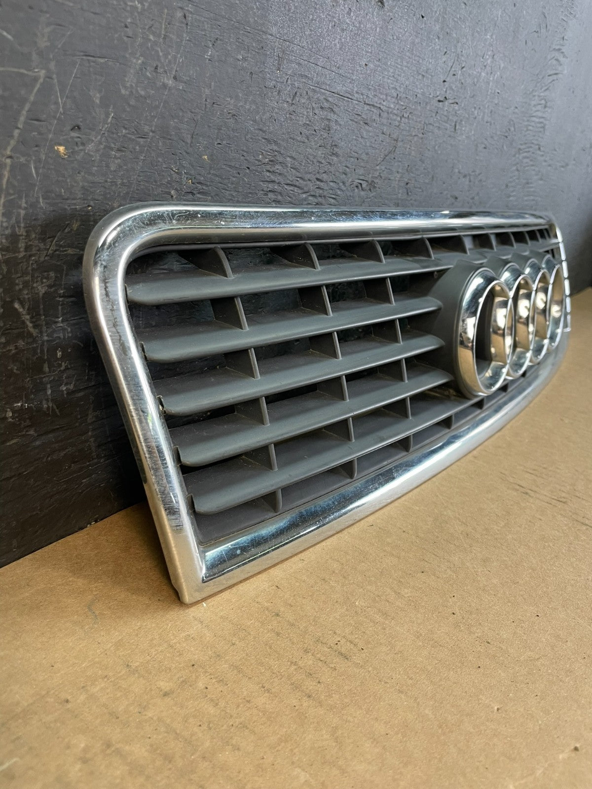 2002 to 2005 Audi A4 Upper Front Grill Grille ad0155 DG2