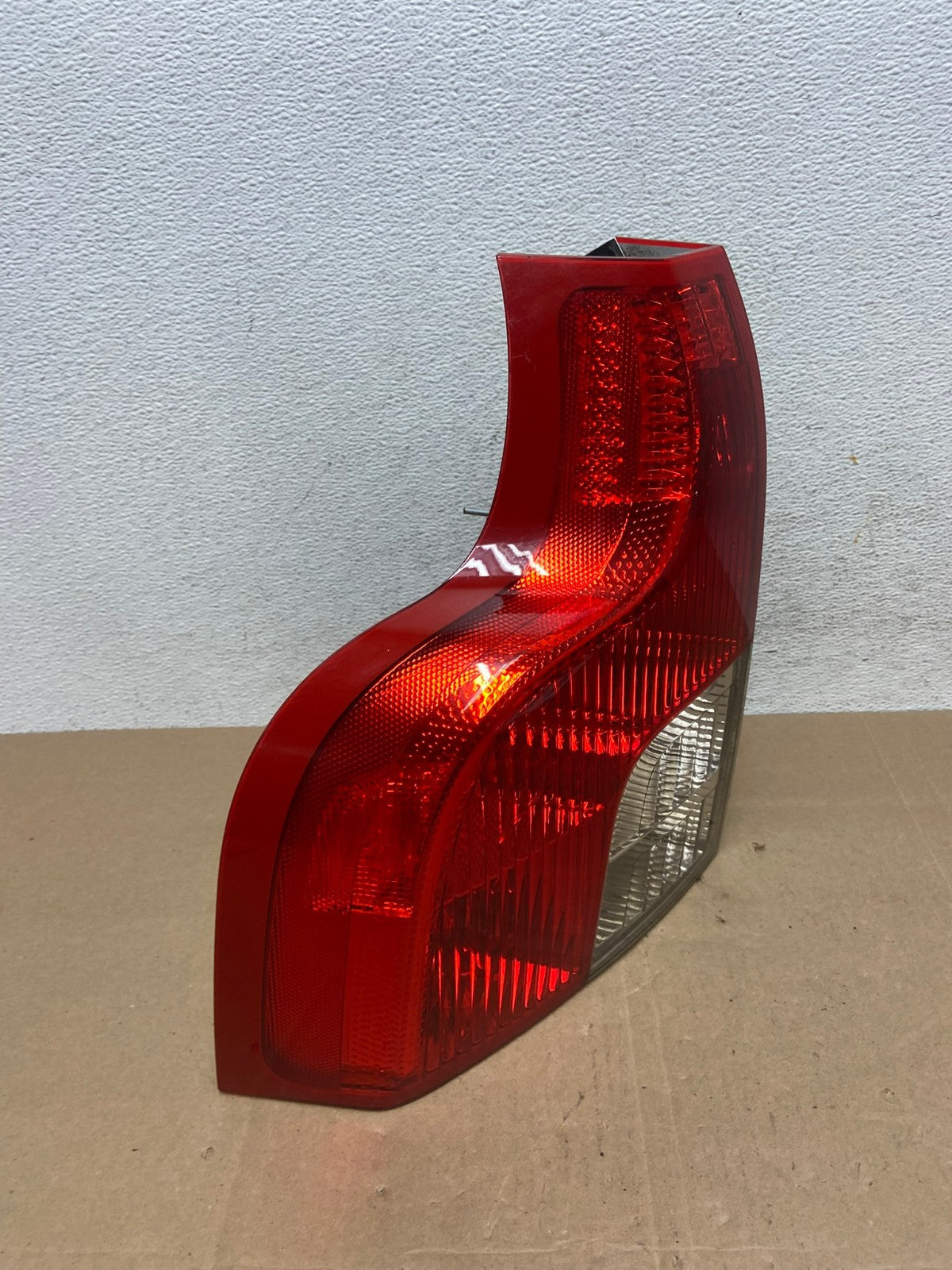 2007 to 2012 Volvo XC90 Left Driver Lh Side Lower Tail Light AE4930 LK2