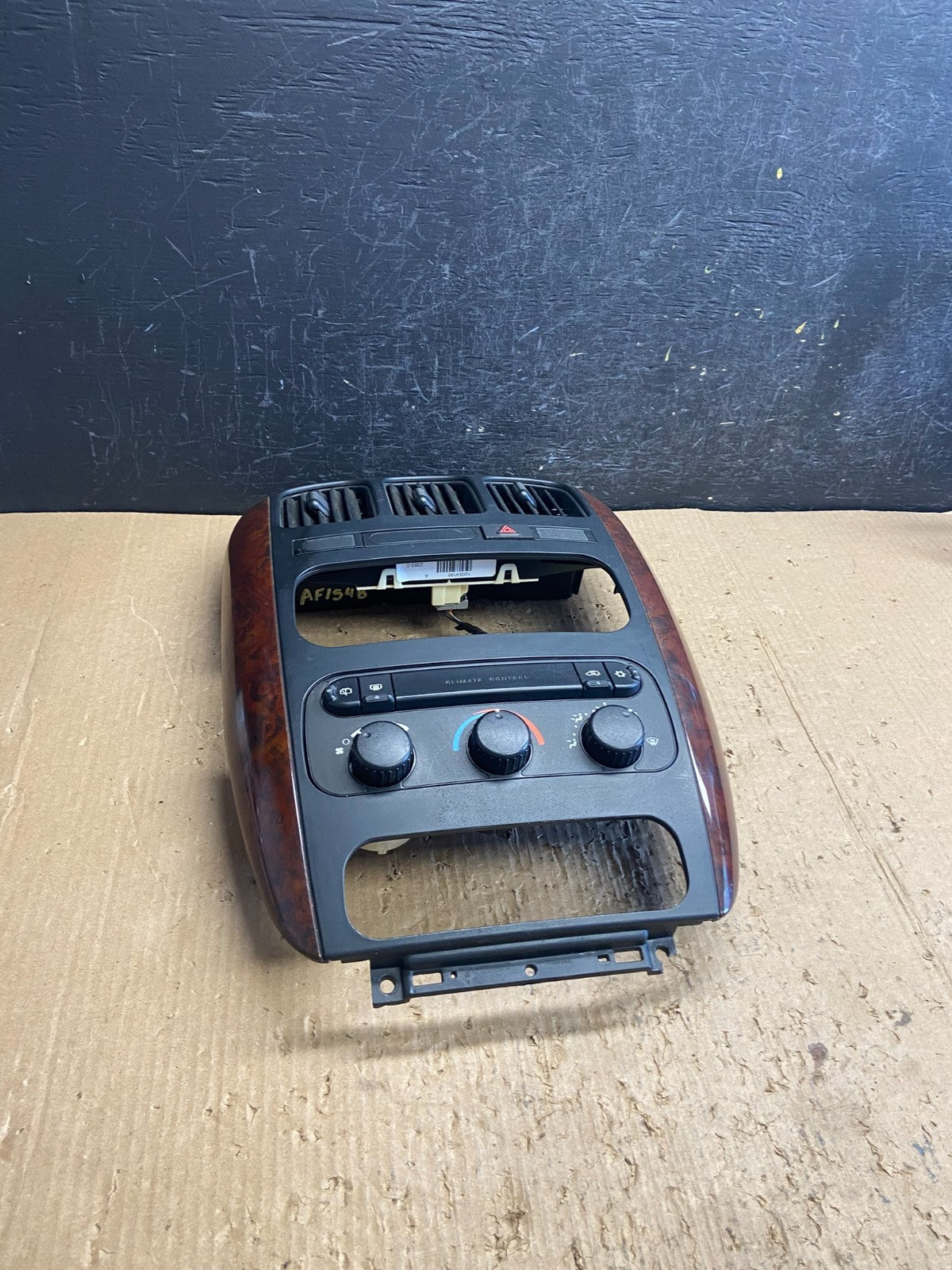 2004-2007 Chrysler Town Country Climate Control Panel Center Dash Trim AF1548 DG3