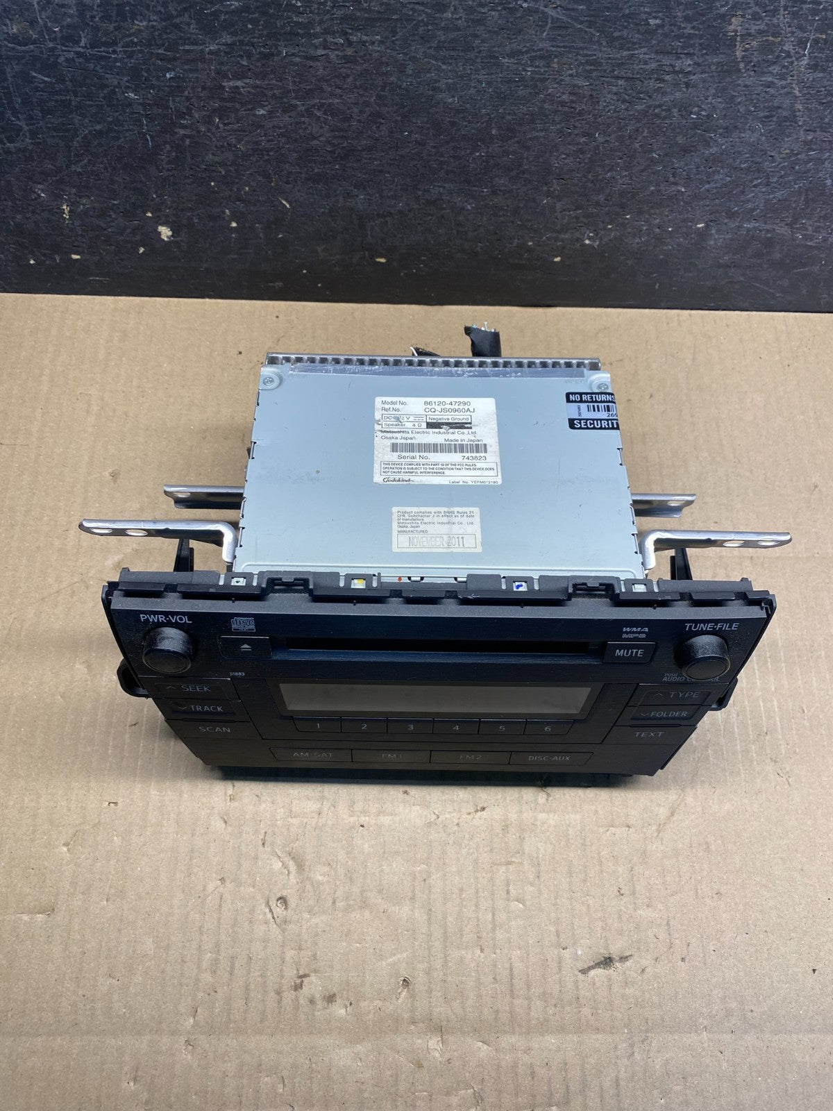 2010 to 2011 Toyota Prius Radio Stereo Receiver Aux Disc CD Player AI7340 DG3