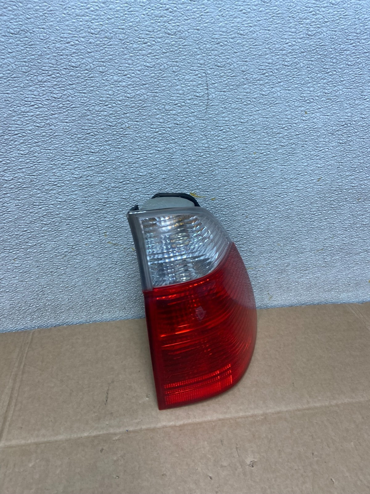 2004 2005 2006 BMW E53 X5 Right Passenger Rh Side Tail Light Oem Y8441 DW2