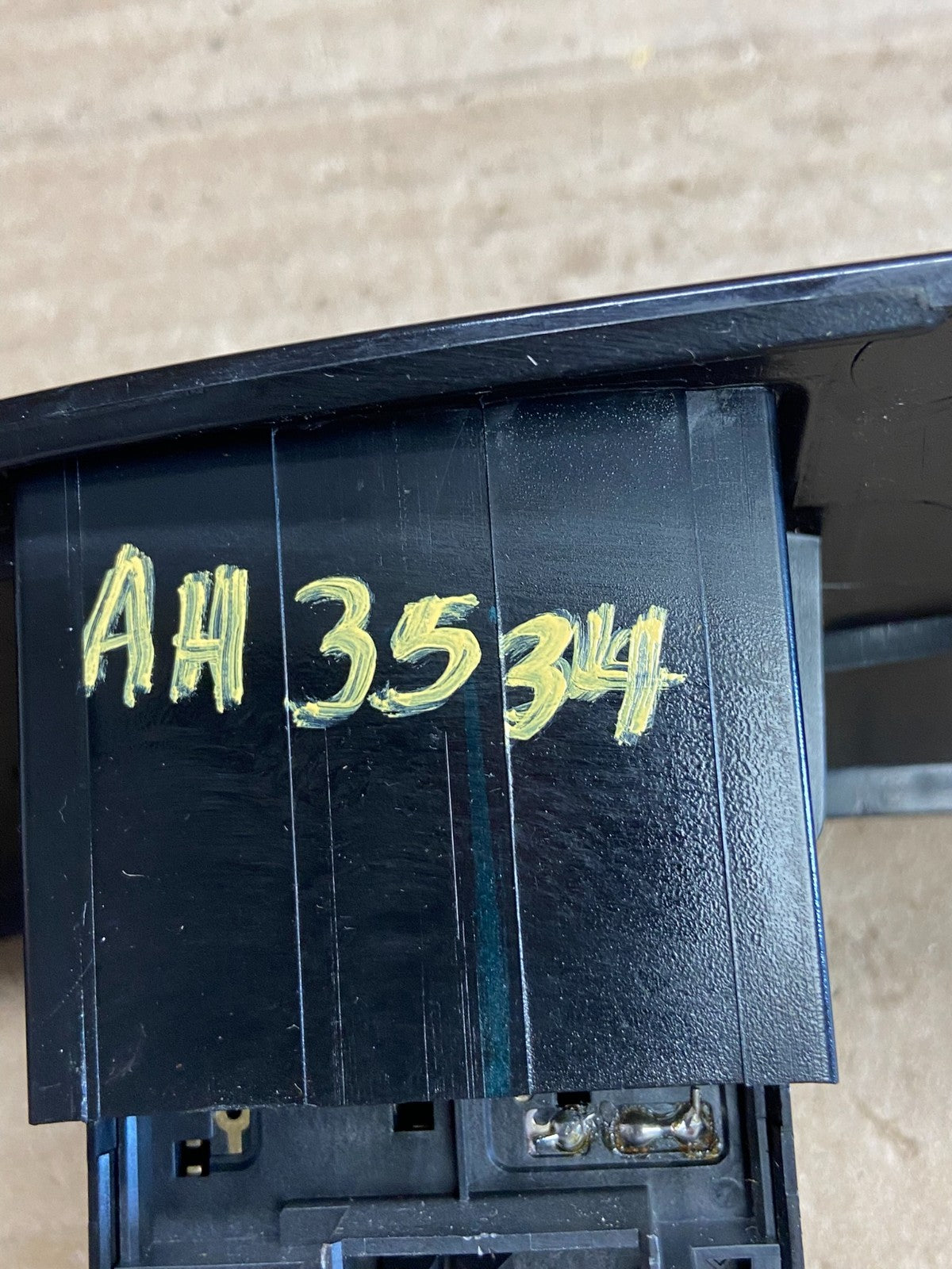 2004 to 2010 Toyota Sienna Left Side Climate Switches Bezel Trim AH3534 DG5