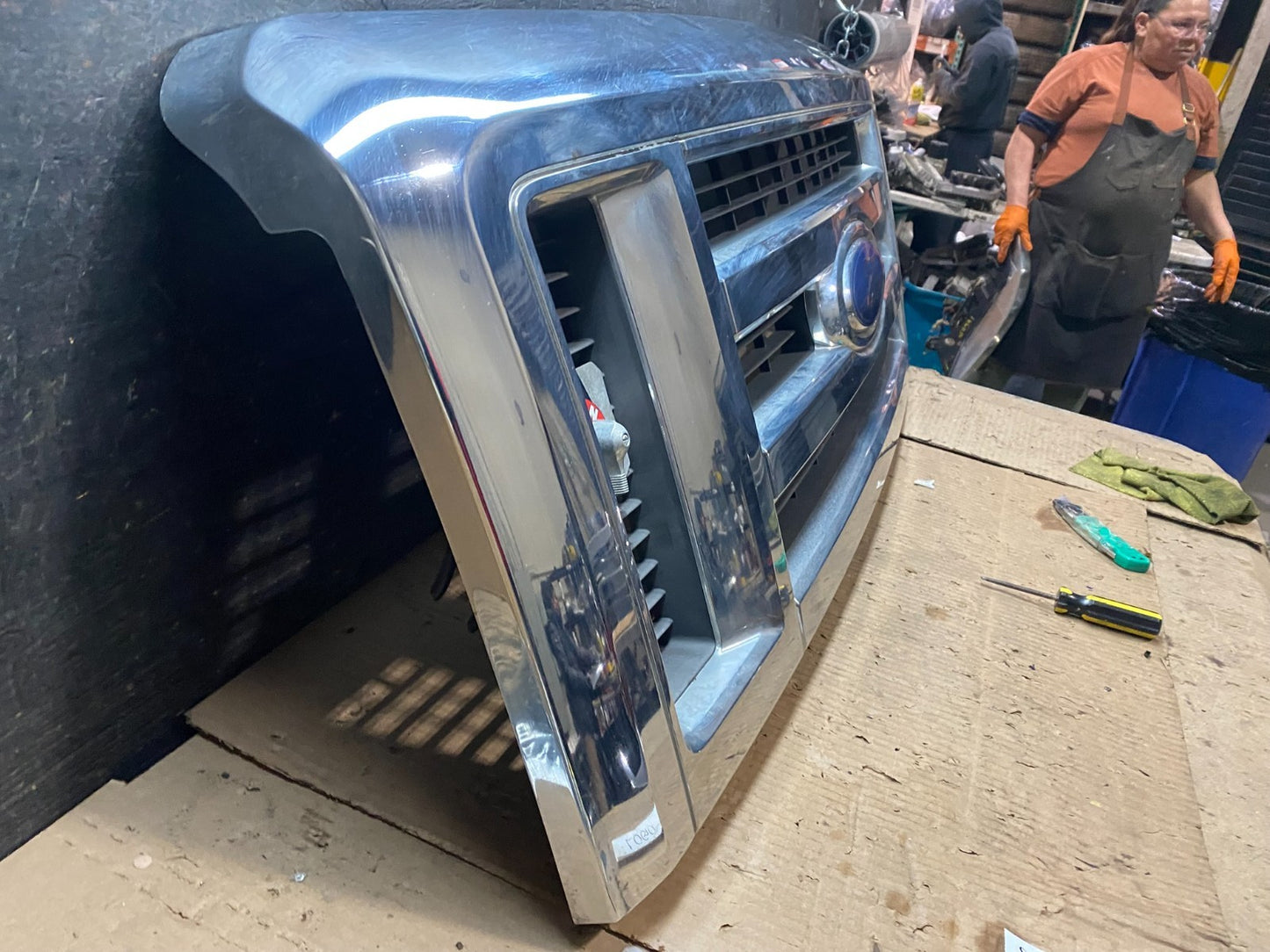 2008 to 2014 Ford Econoline E150 E250 Front Upper Chrome Grill Grille X0157 DG2