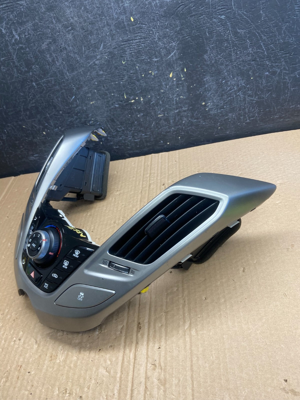 2012 - 2015 Kia Rio Veloster Climate Control Panel Trim Air Vents AF6319 DG4