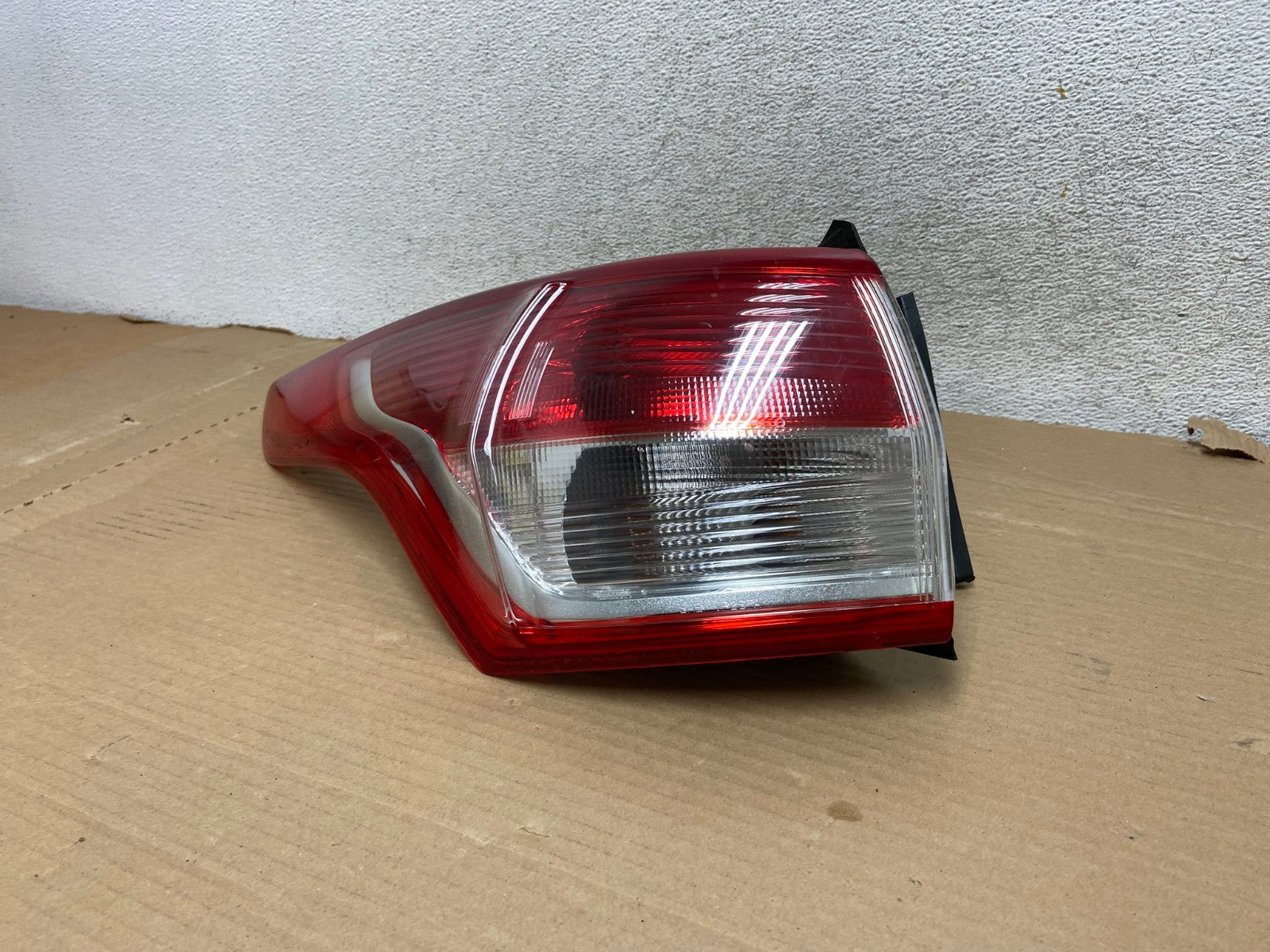2013 to 2016 Ford Escape Left Driver LH Side Tail Light AG8102 LK2