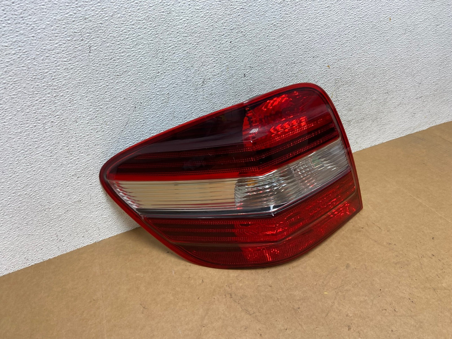 2009 to 2011 Mercedes ML350 ML-Class Left Driver Side Tail Light AE3150 LK2